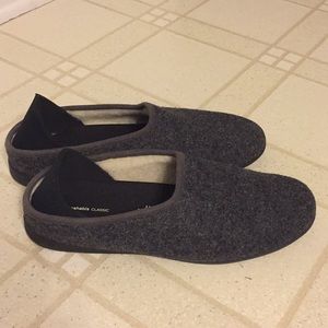 Preowned mahabis classic slippers in great condition